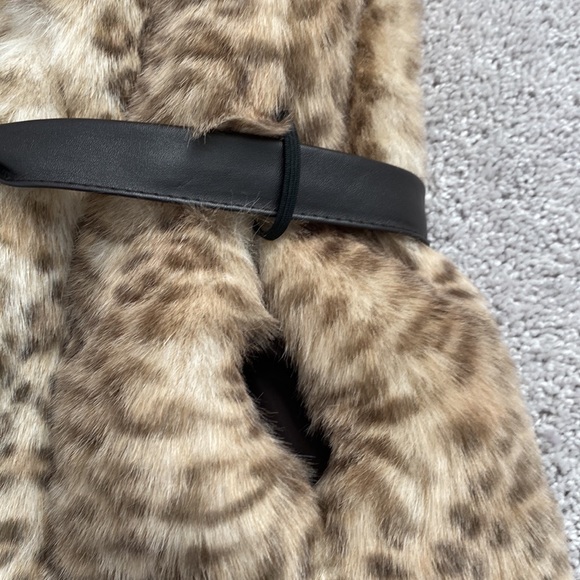 Forever 21 Faux Fur Vest - Picture 4 of 7